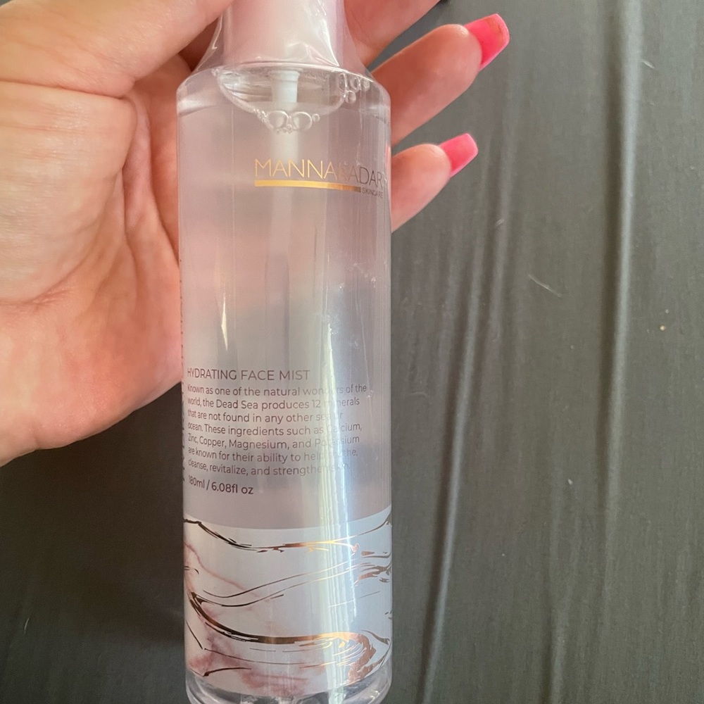 Moisturizing spray